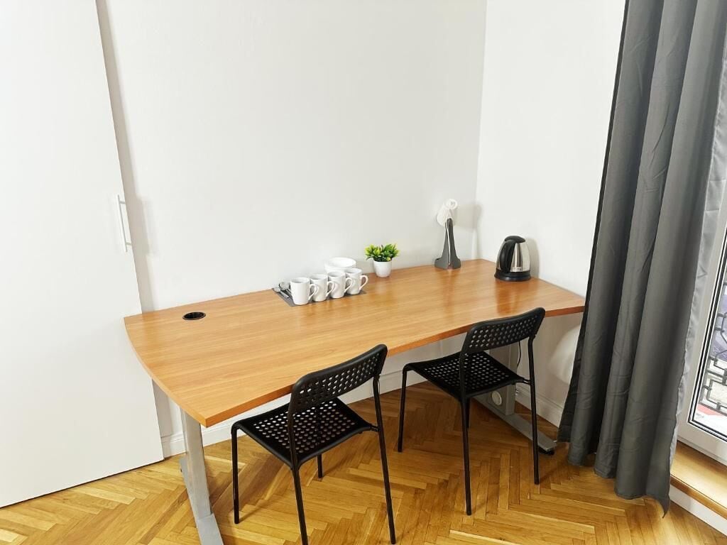 Classic-herbergi fyrir fjóra - 2 tvíbreið rúm | Skrifborð, vinnuaðstaða fyrir fartölvur, straujárn/strauborð