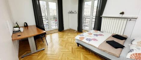 Habitación cuádruple clásica, 2 camas dobles | Escritorio y espacio para trabajar con un portátil