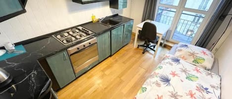 Singola Classic, 1 letto singolo | Una scrivania, postazione laptop, ferro/asse da stiro, Wi-Fi gratuito