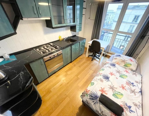 Klassieke eenpersoonskamer, 1 eenpersoonsbed | Een bureau, een laptopwerkplek, een strijkplank/strijkijzer, gratis wifi