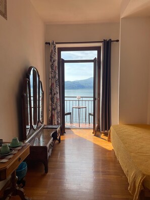 Comfort Double Room, Balcony, Lake View | Lake view - Villa Angelina (Cannero Riviera)