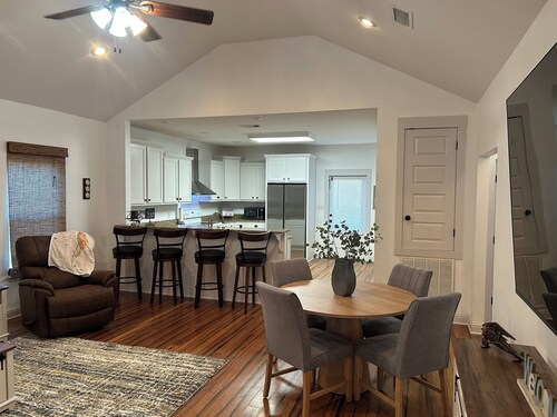 Another Adventure awaits your Arrival.  Charming 2 Bed / 2 Bath with Hangar!