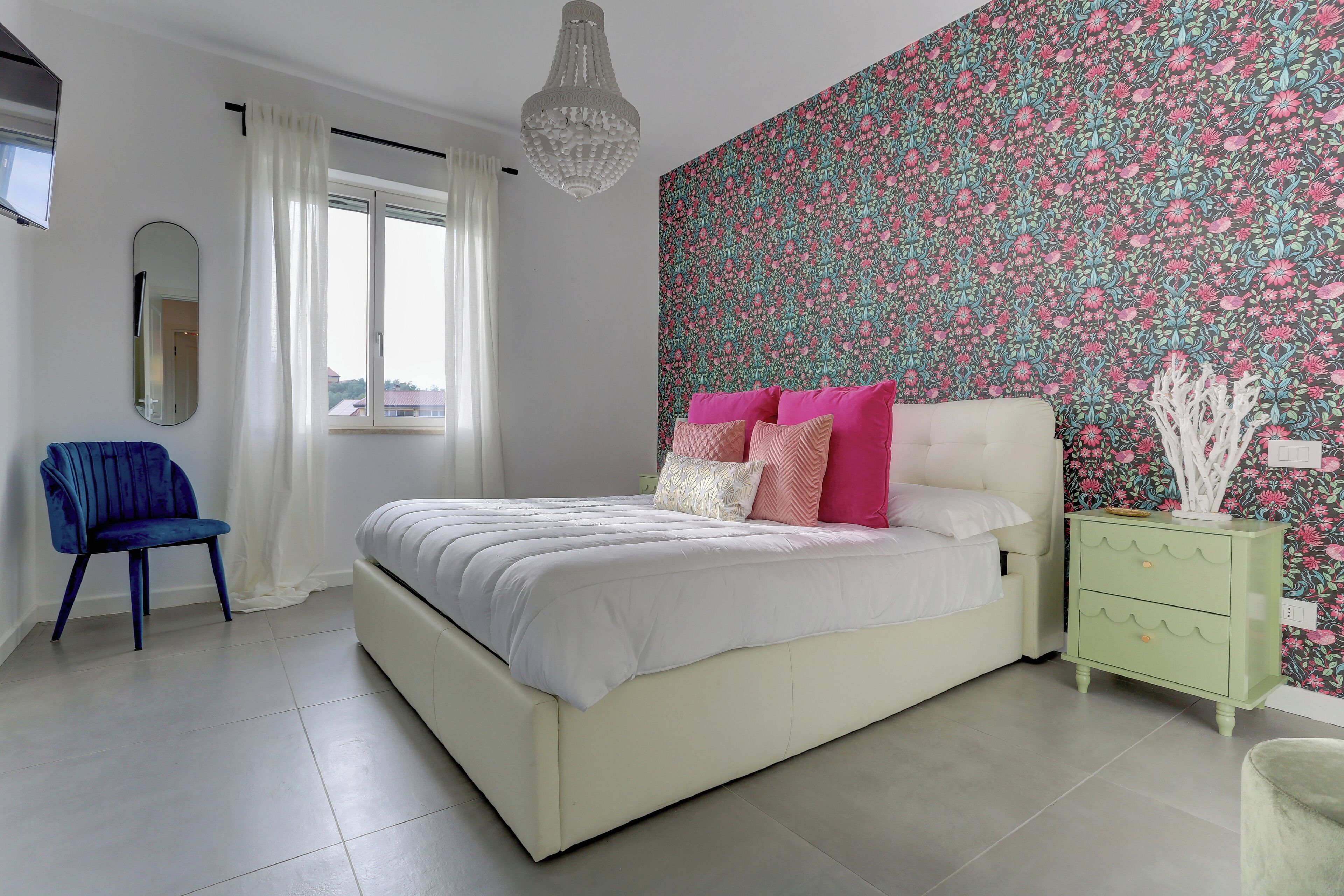 Cortinas blackout, tabla de planchar con plancha y wifi gratis 