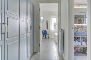 Appartamento, balcone, vista montagna | Tende oscuranti, ferro/asse da stiro, Wi-Fi gratuito