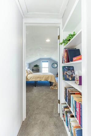 4 bedrooms, desk, iron/ironing board, travel cot