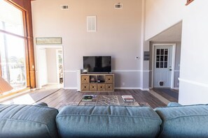 Smart TV, DVD player, books, computer monitors