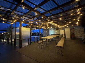 Dining - Warm private villa in winter｜Sauna, Jacuzzi, BBQ｜Max 12 people, ideal for winter trip to Miyajima (4 min. walk from the station) (Hatsukaichi)