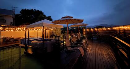 Warm private villa in winter|Sauna, Jacuzzi, BBQ|Max 12 people, ideal for winter trip to Miyajima (4 min. walk from the station)