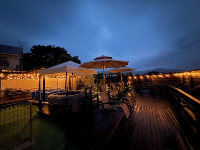 Warm private villa in winter｜Sauna, Jacuzzi, BBQ｜Max 12 people, ideal for winter trip to Miyajima (4 min. walk from the station)