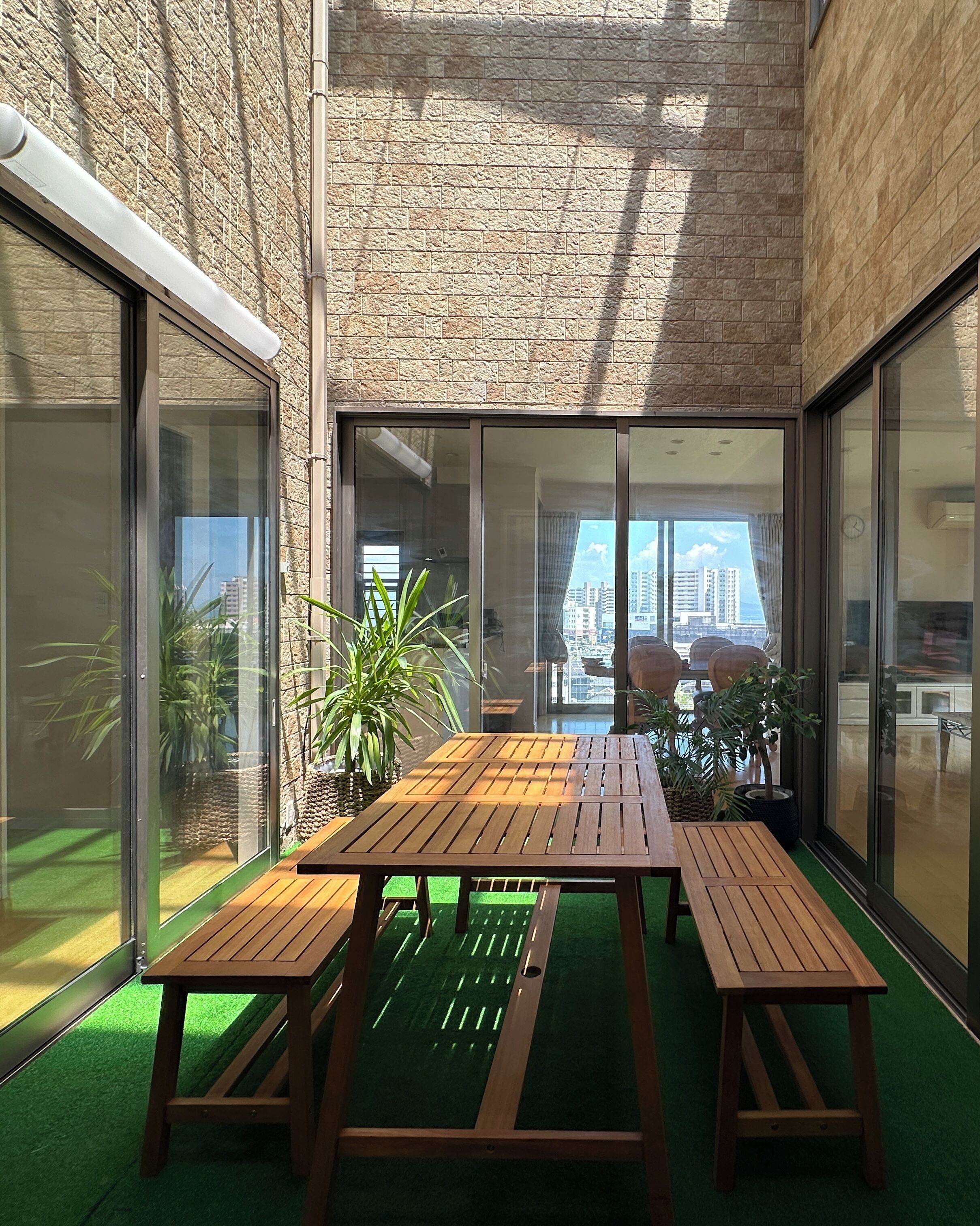 屋外ダイニングエリア