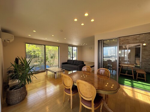 Warm private villa in winter｜Sauna, Jacuzzi, BBQ｜Max 12 people, ideal for winter trip to Miyajima (4 min. walk from the station)