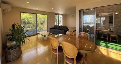 Warm private villa in winter|Sauna, Jacuzzi, BBQ|Max 12 people, ideal for winter trip to Miyajima (4 min. walk from the station)