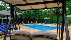 حمّام سباحة خارجي