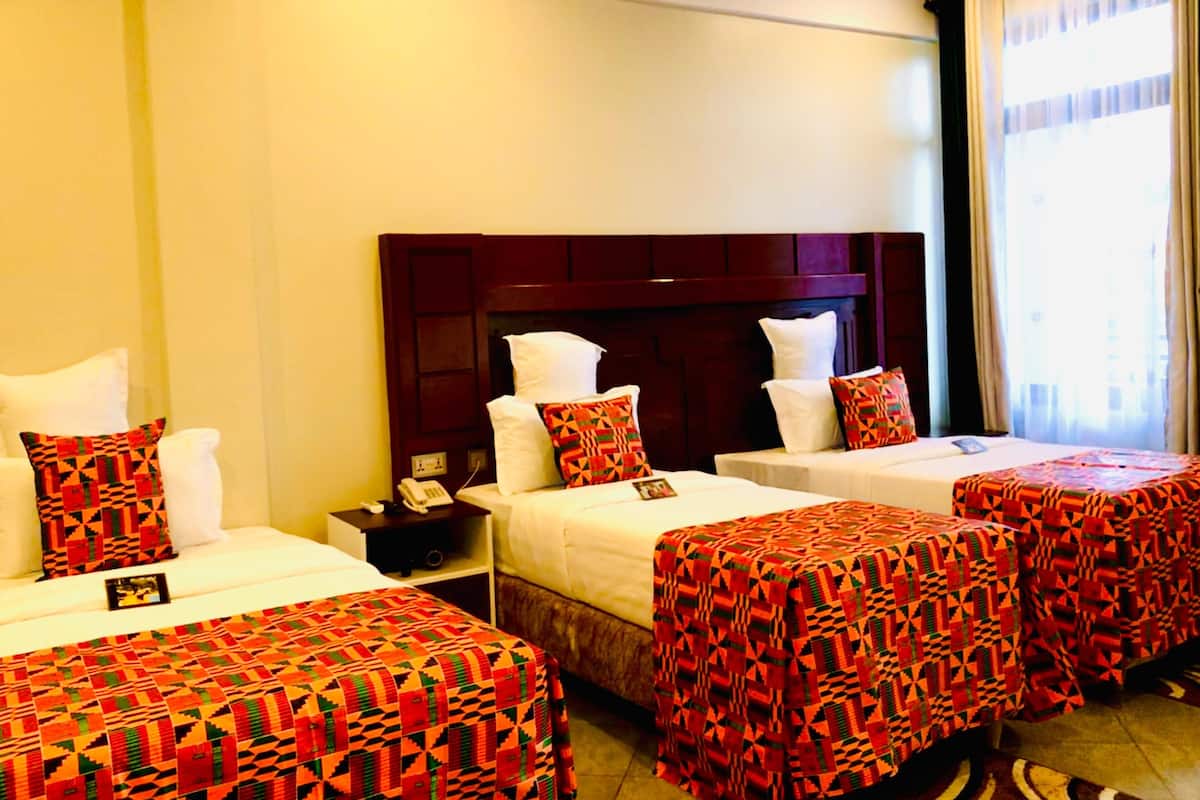 Caja de seguridad en la habitación y escritorio