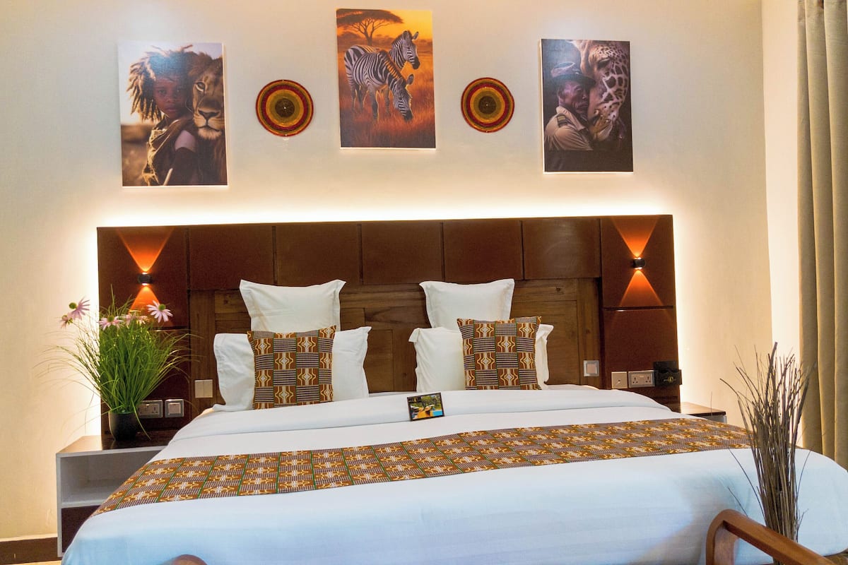 Caja de seguridad en la habitación y escritorio