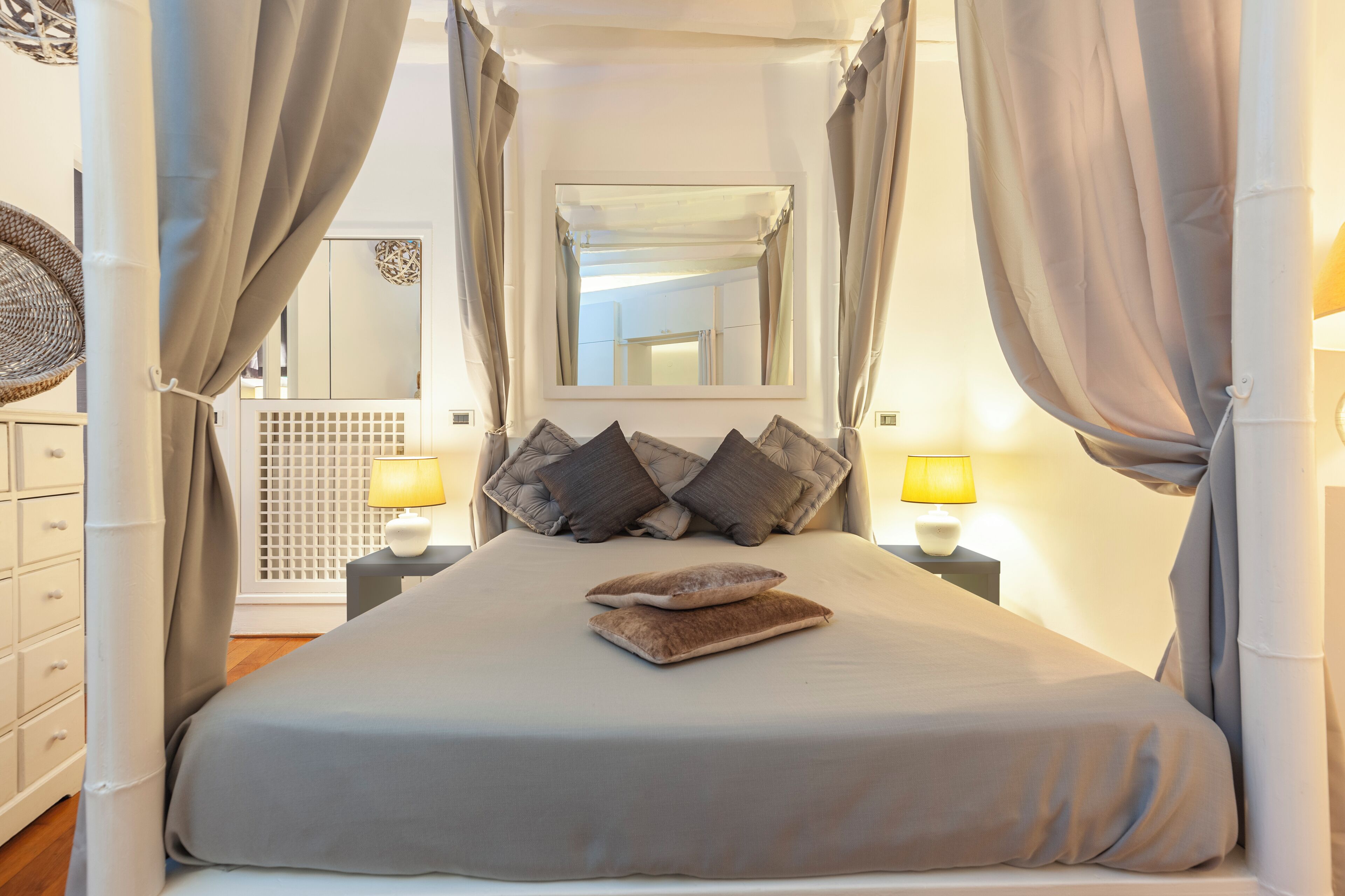 Egyptian cotton sheets, premium bedding, down duvets, minibar