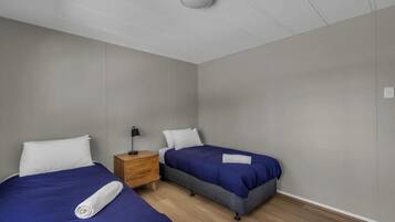 Standard 2 Bedroom Cabin | Free WiFi, bed sheets