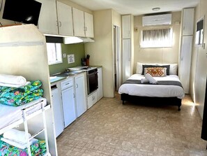 Studio Economy | Truy cập Internet không dây miễn phí, bộ trải giường