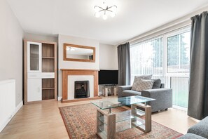 Smart TV - Chic 2-Bed Home with Garden-15min to City Center (Cambridge)