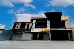 Exterior - Hotel D'best Kutisari 6 Hour Stay (Surabaya)