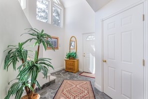 Interior - Year-Round Base w/ Balcony & Mtn Views in Driggs! (Driggs)