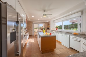 Microwave, dishwasher, coffee/tea maker, cookware/dishes/utensils - Cape Town by Fidalsa (Alicante)