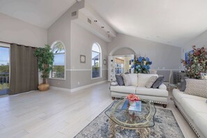 Casa | 6 quartos, acesso à internet de alta velocidade