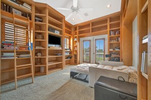 Rumah | 6 kamar tidur, meja kerja, dan internet