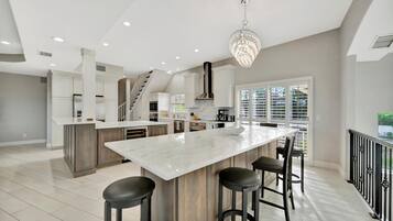 Huis | 6 slaapkamers, een bureau, internet