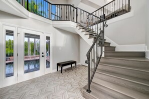 6 habitaciones, escritorio y acceso a internet 