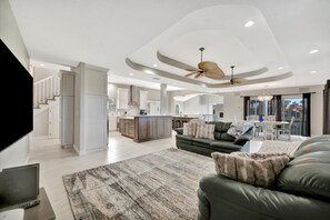 6 bedrooms, desk, Internet - 6B Waterfront Game Room Pool Hot Tub Dock (Palm Harbor)