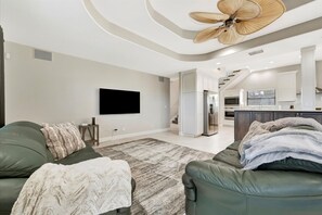 6 bedrooms, desk, Internet - 6B Waterfront Game Room Pool Hot Tub Dock (Palm Harbor)