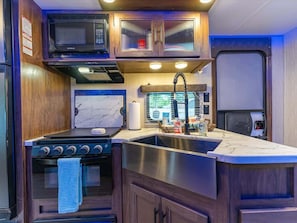 Apartment | 2 bedrooms - RV in Tampa Great Location Cost pet Friendly (Tampa)