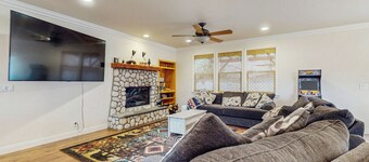 Walk to Lake Arrowhead! Family Home w/ Games
