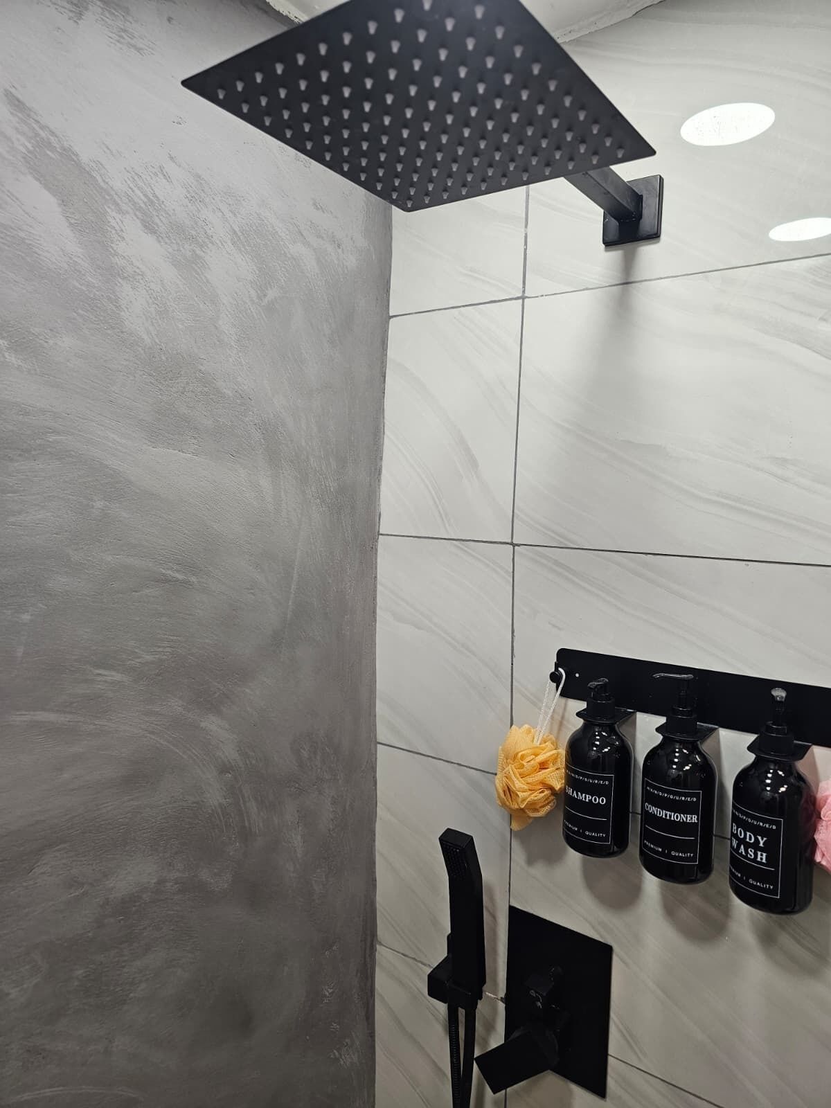 Haartrockner, Seife, Toilettenpapier