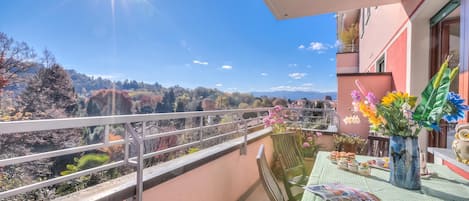 Standard-Apartment, 1 Schlafzimmer, Balkon (Appartamento Residenza Chiara: Sunny) | Speisen im Freien