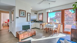 Unclassified image, 3 of 28, button - Appartamento Residenza Chiara: Sunny Balcony and Mountain View (Laveno Mombello)