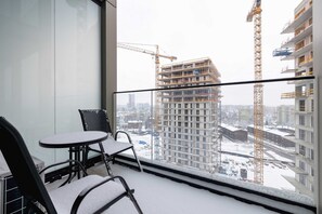 Furnished balcony with a view of the surrounding area. - Stylish Apartment | 800 m from Spodek and Balcony (Katowice)