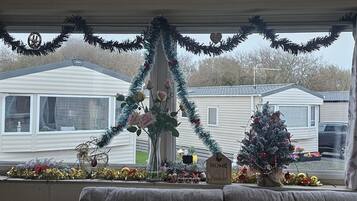 Comfort Mobile Home, 3 Bedrooms, Air conditioning, Beachside | Living room