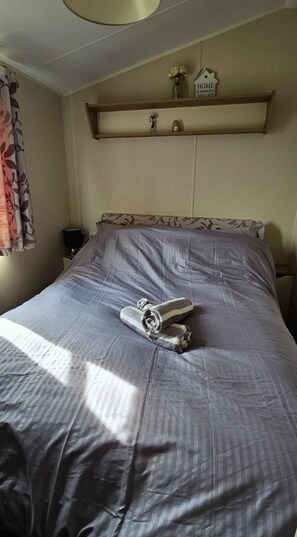 Comfort Mobile Home, 3 Bedrooms, Air conditioning, Beachside | Individually decorated, individually furnished, iron/ironing board - Willerby Seasons (Morecambe)