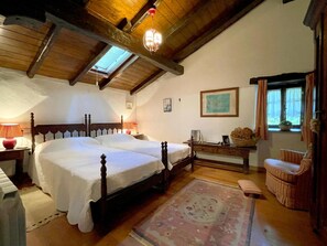 Iron/ironing board, WiFi, bed sheets - Casa Rural Garata: Traditional House with Mountain Views, Private Terrace and Wi-Fi (Arantza)