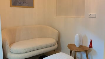 Luxury Apartment, Balcony, Ocean View | Living area