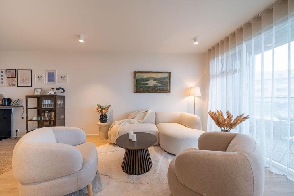 Luksushuoneisto, parveke, valtamerinäköala | Silitysrauta/-lauta, ilmainen Wi-Fi