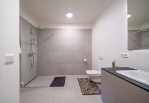 Luxury Apartment, Balcony, Ocean View | Bathroom