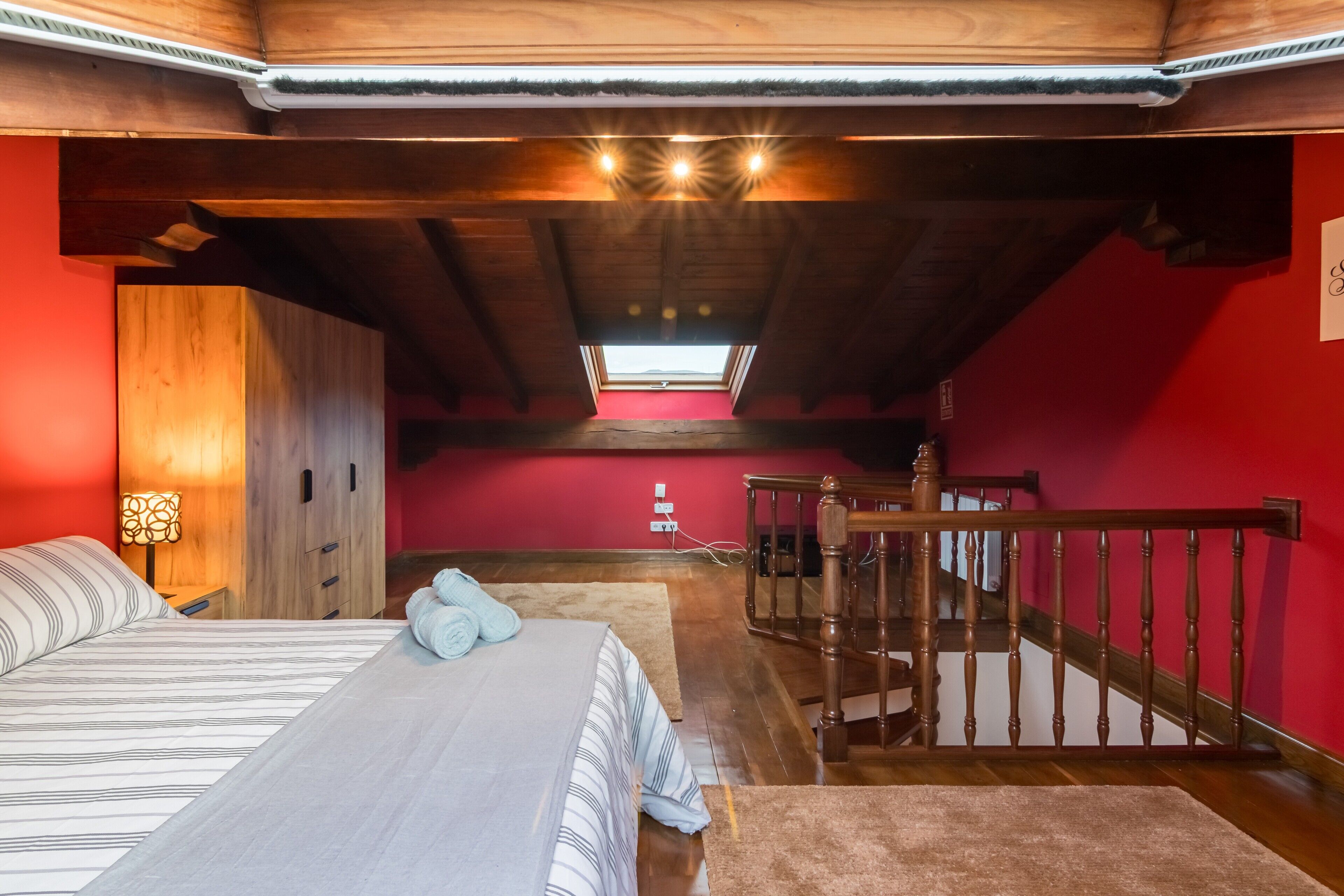 3 habitaciones, tabla de planchar con plancha, wifi y ropa de cama 