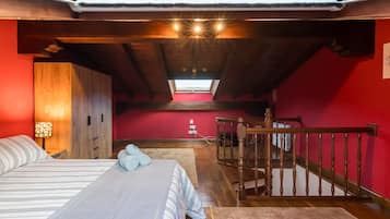 3 habitaciones, tabla de planchar con plancha, wifi y ropa de cama