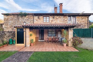 Exterior - Holiday Home 'La Trasmerana' with Mountain Views (Cantabria)