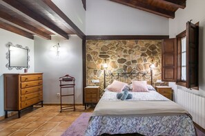 Strykjärn/strykbräda, wi-fi och sängkläder