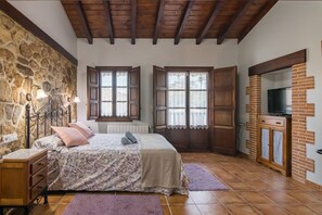 3 bedrooms, iron/ironing board, WiFi, bed sheets - Holiday Home 'La Trasmerana' with Mountain Views (Cantabria)