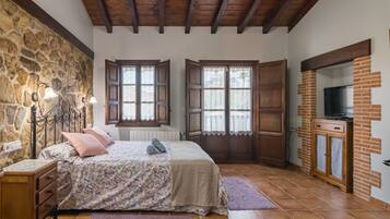 Een strijkplank/strijkijzer, wifi, beddengoed